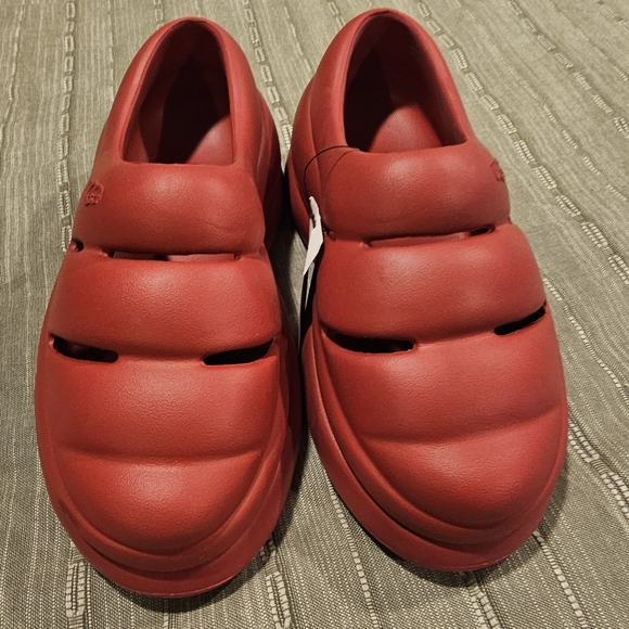 UGG Red Platform Slides - Picture 2 of 5